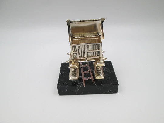 Galician granary miniature. Sterling silver and veined marble base. Malde jewelry. 1990's