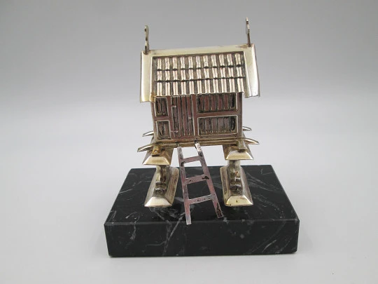 Galician granary miniature. Sterling silver and veined marble base. Malde jewelry. 1990's