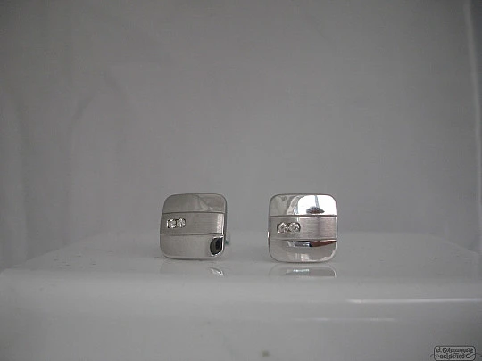 Game cufflinks. 18K white gold and diamonds. 1990's. Hallmarks