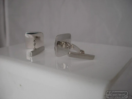 Game cufflinks. 18K white gold and diamonds. 1990's. Hallmarks