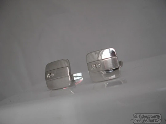 Game cufflinks. 18K white gold and diamonds. 1990's. Hallmarks