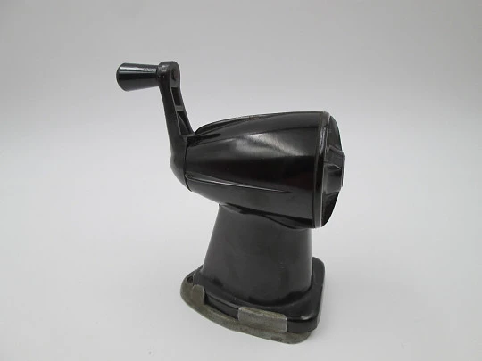 Garant III desktop mechanical pencil sharpener. Brown bakelite. 1940S Garant III desktop mechanical pencil sharpener. Brown bakelite. 1940S