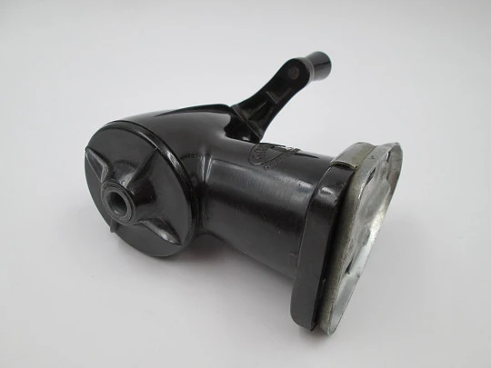 Garant III desktop mechanical pencil sharpener. Brown bakelite. 1940S Garant III desktop mechanical pencil sharpener. Brown bakelite. 1940S