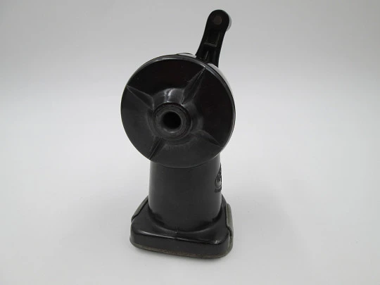 Garant III desktop mechanical pencil sharpener. Brown bakelite. 1940S Garant III desktop mechanical pencil sharpener. Brown bakelite. 1940S