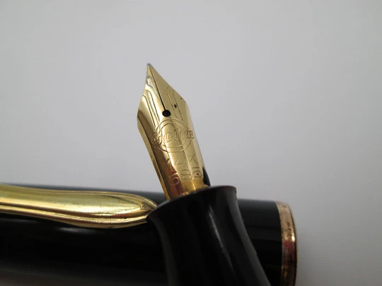 Geha 605. Black celluloid & gold plated. 14K nib. 1955. Reservetank. Germany