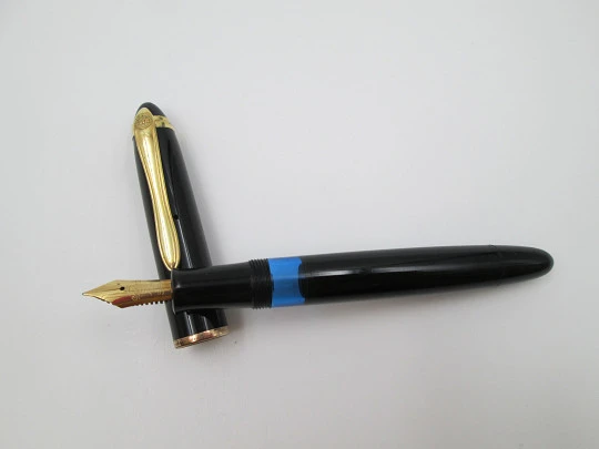 Geha 605. Black celluloid & gold plated. 14K nib. 1955. Reservetank. Germany