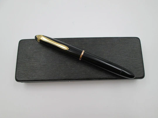 Geha 605. Black celluloid & gold plated. 14K nib. 1955. Reservetank. Germany