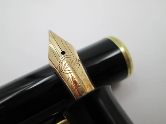 Geha 605. Black celluloid & gold plated. 14K nib. 1958. Reservetank. Red case