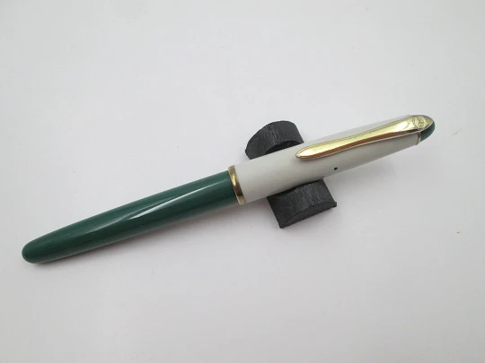 Geha 703 fountain pen. Green and grey plastic. Gold plated details. Box. 1970's. Germany