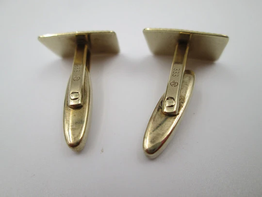 Gemelos para caballero. Oro amarillo 8 quilates. Motivos lineales. Alemania. 1970 Gemelos para caballero. Oro amarillo 8 quilates. Motivos lineales. Alemania. 1970