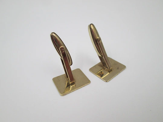 Gemelos para caballero. Oro amarillo 8 quilates. Motivos lineales. Alemania. 1970 Gemelos para caballero. Oro amarillo 8 quilates. Motivos lineales. Alemania. 1970