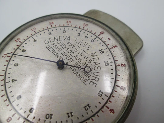 Geneva lens measure. Nickel-plated metal. 1920's. Swiss made