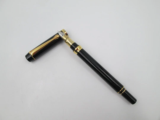 Genius Da Vinci. Black lacquer & gold plated. Converter. Bitone nib. Germany. 2000's