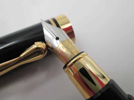 Genius Da Vinci. Black lacquer & gold plated. Converter. Bitone nib. Germany. 2000's