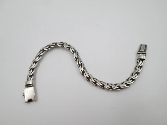 Gentleman curb bracelet with braided links. Sterling silver. Tab clasp. 1990's. Spain