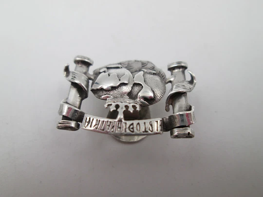 Gentleman openwork lapel emblem. Sterling silver. Royal columnar motif. Spain. 1980's
