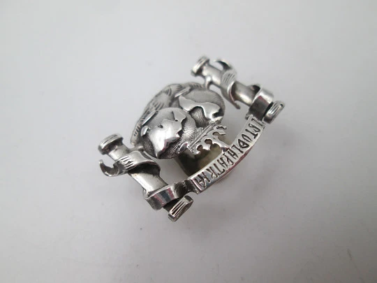 Gentleman openwork lapel emblem. Sterling silver. Royal columnar motif. Spain. 1980's