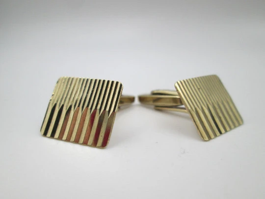 Gentleman's cufflinks. 8 karat yellow gold. Linear motifs. Germany. 1970's