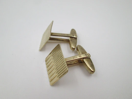 Gentleman's cufflinks. 8 karat yellow gold. Linear motifs. Germany. 1970's Gentleman's cufflinks. 8 karat yellow gold. Linear motifs. Germany. 1970's