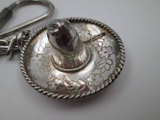 Gentleman's keychain. 925 sterling silver. Charro hat. Carabiner clasp. 1980's. Mexico