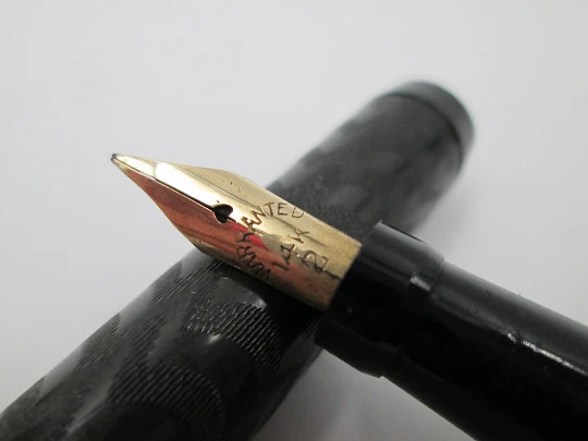 Globe. Chiselled black hard rubber & plated details. 14k gold nib. Lever filler