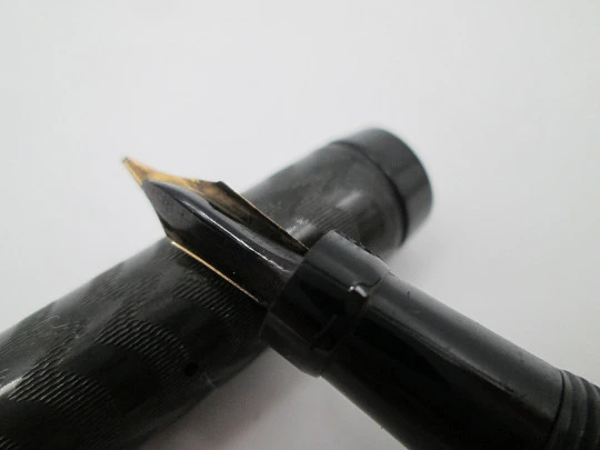 Globe. Chiselled black hard rubber & plated details. 14k gold nib. Lever filler