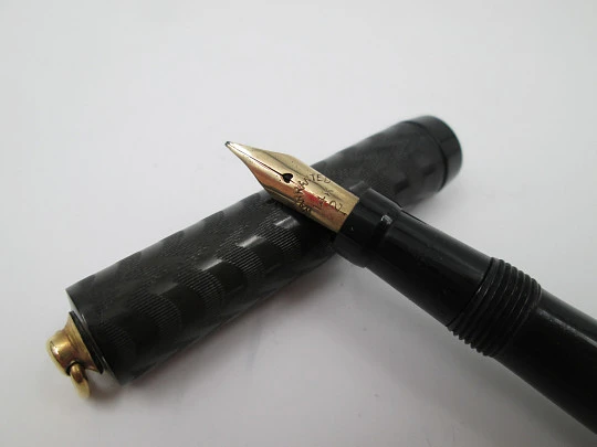 Globe. Chiselled black hard rubber & plated details. 14k gold nib. Lever filler