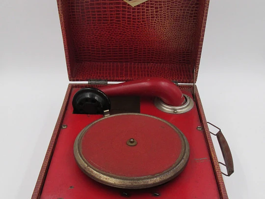 Gramophone Orphée. France. Needles. 1920's. Red metal. Box