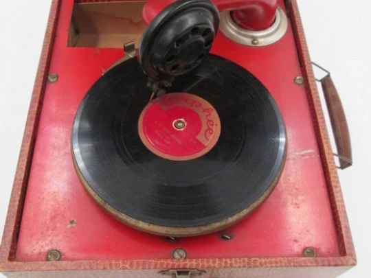 Gramophone Orphée. France. Needles. 1920's. Red metal. Box