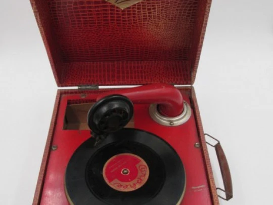 Gramophone Orphée. France. Needles. 1920's. Red metal. Box