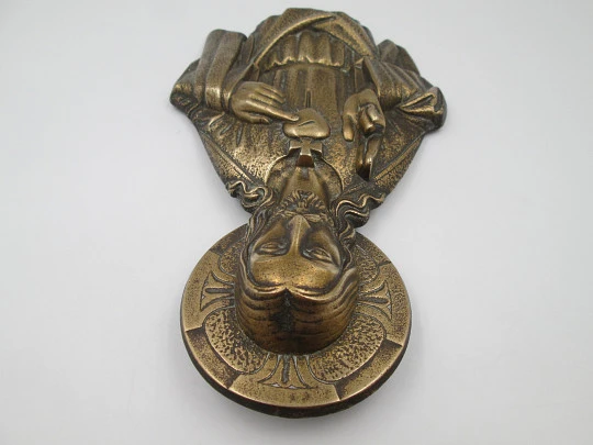 Gran placa para protección puerta Sagrado Corazón de Jesús. Metal dorado. Alto relieve