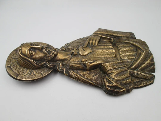 Gran placa para protección puerta Sagrado Corazón de Jesús. Metal dorado. Alto relieve