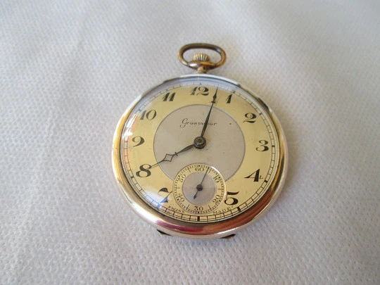 Grosvenor. Gold plated case. Stem-wind. Bi-tone dial. 1930's. Swiss made