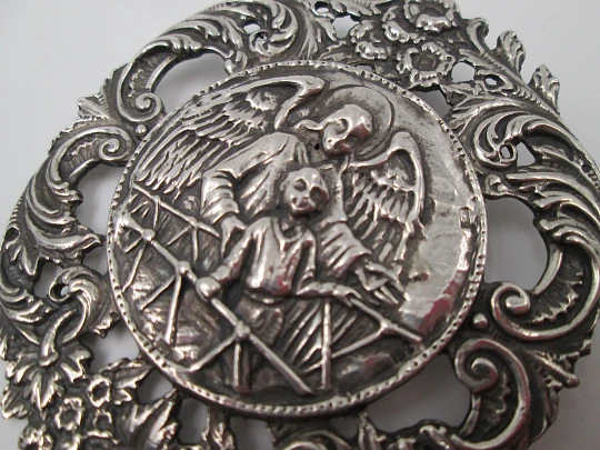 Guardian angel pendant plaque. Sterling silver. Openwork vegetable edge. Spain. 1970's