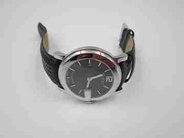 Gucci 101 M DayDate. Acero inoxidable. Cuarzo. 2010. Correa piel. Calendario