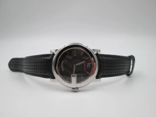 Gucci 101 M DayDate. Stainless steel. Quartz. 2010. Leather strap. Swiss