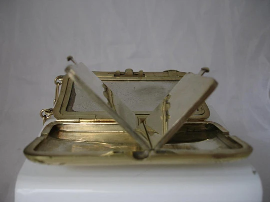 Hand bag Vanity. Golden metal. Guilloche. Link chain. 1920