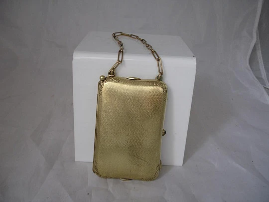 Hand bag Vanity. Golden metal. Guilloche. Link chain. 1920