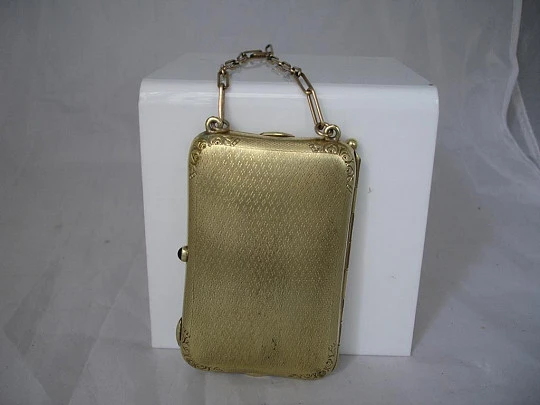 Hand bag Vanity. Golden metal. Guilloche. Link chain. 1920