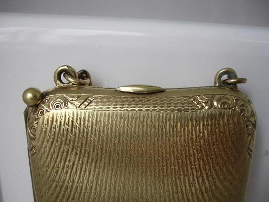 Hand bag Vanity. Golden metal. Guilloche. Link chain. 1920