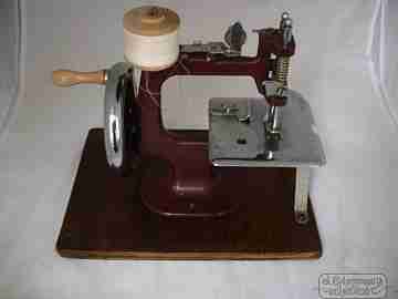 Hand crank sewing machine miniature childrens. 1940's