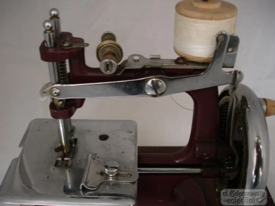 Hand crank sewing machine miniature childrens. 1940's