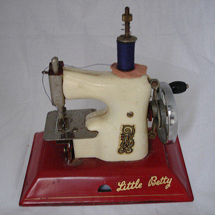 Hand Crank Sewing Machine Toy Little Betty United Kingdom 1950