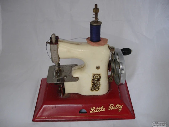 Hand crank sewing machine toy. Little Betty. United Kingdom