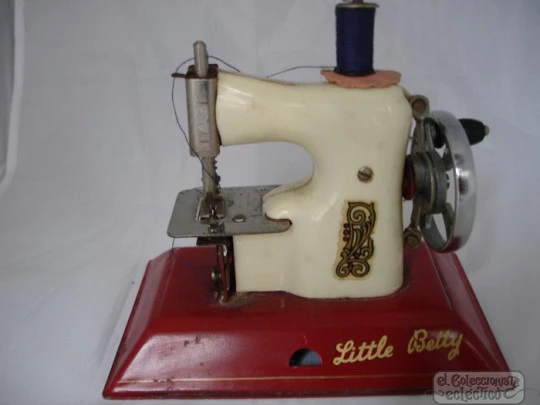 Hand crank sewing machine toy. Little Betty. United Kingdom