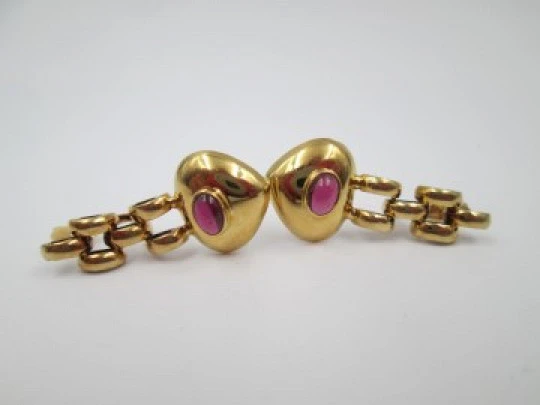 Heart women's earrings. 18 karat yellow gold and rubies. French clasp. Europe