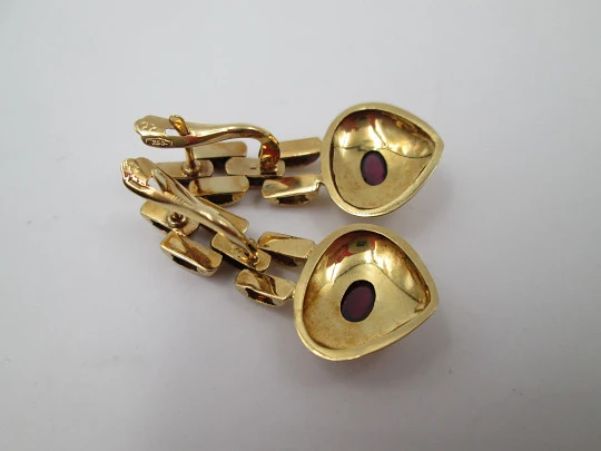 Heart women's earrings. 18 karat yellow gold and rubies. French clasp. Europe