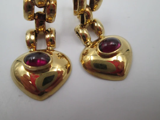 Heart women's earrings. 18 karat yellow gold and rubies. French clasp. Europe