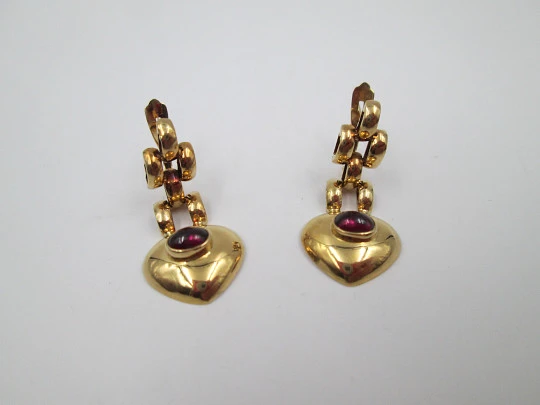 Heart women's earrings. 18 karat yellow gold and rubies. French clasp. Europe