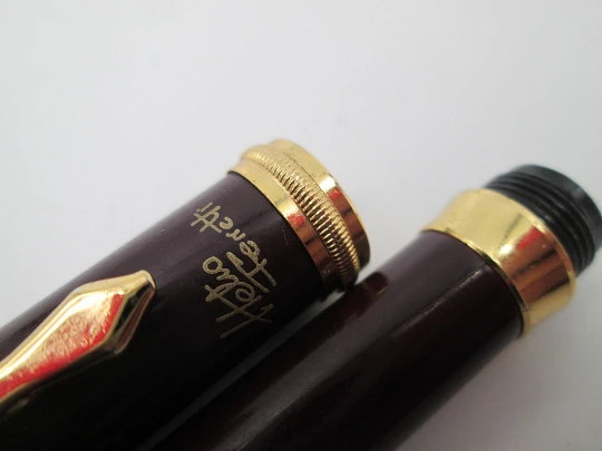 Helio Ferretti. Burgundy lacquer & gold plated details. Cartridge. Bitone nib. 2005's